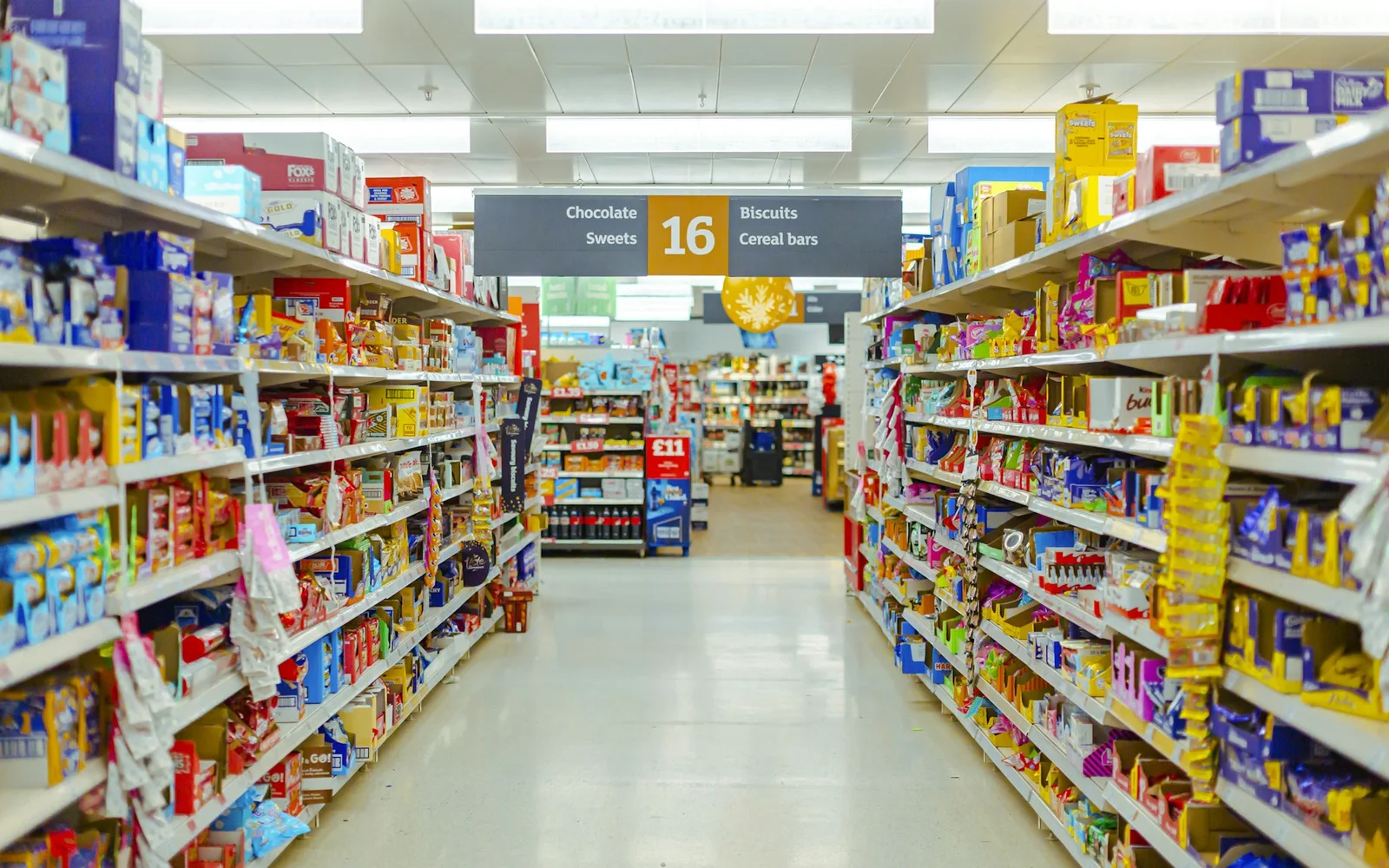 Modern distribution center supporting intelligent retail inventory operations